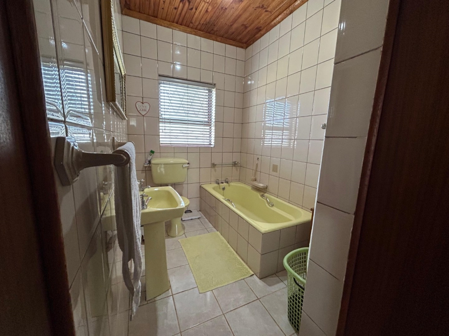 4 Bedroom Property for Sale in Heuwelkruin Eastern Cape